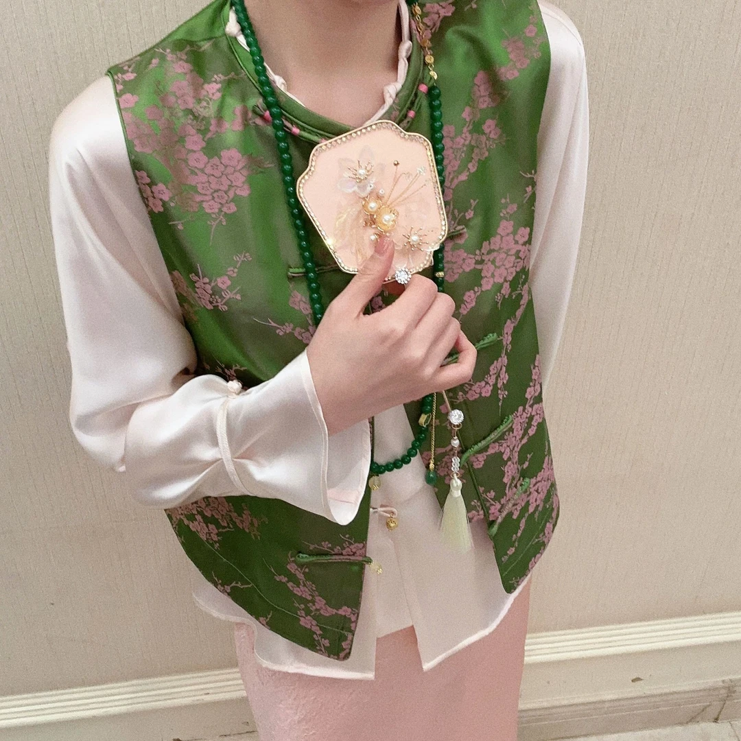 希娜 寒梅报春 国风盘扣马甲