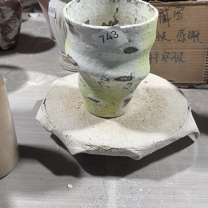 陶摆件高17，口12.5，有孔743