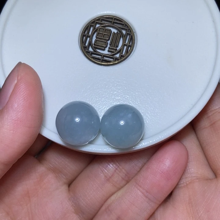 吾***吾翡翠散珠卡13.6+缅甸翡翠单珠两颗