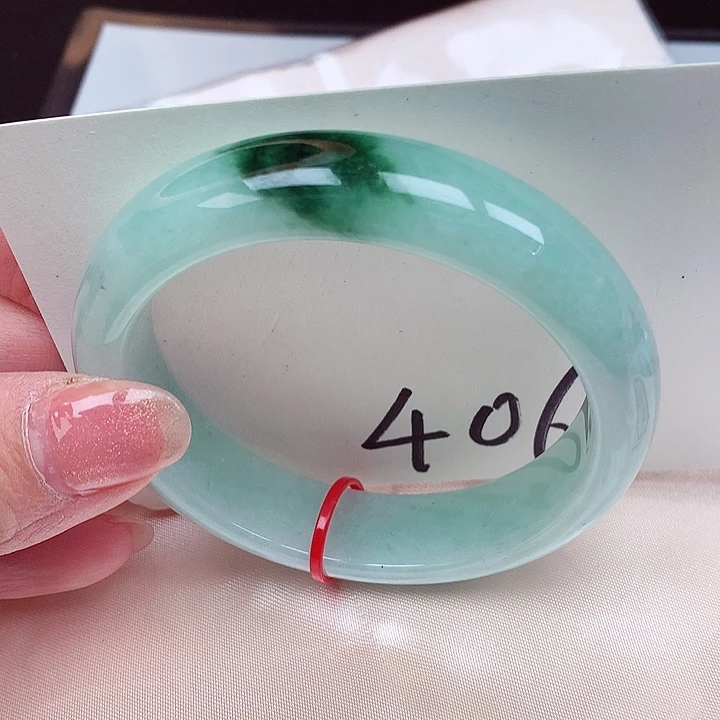 翡翠手镯未镶嵌翡翠