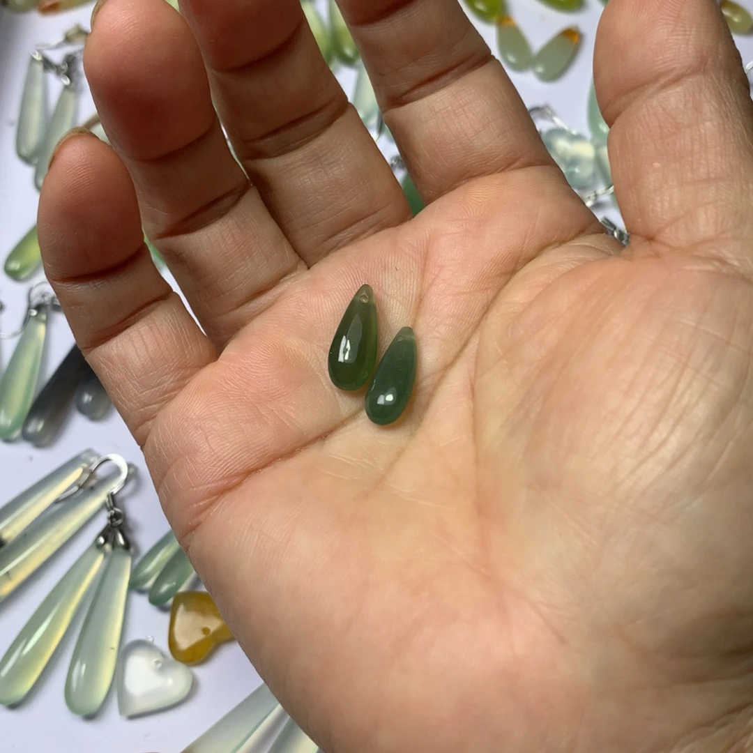 s***y未镶嵌蛇纹石玉耳环
