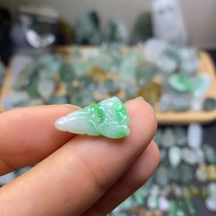 颈饰未镶嵌翡翠白菜