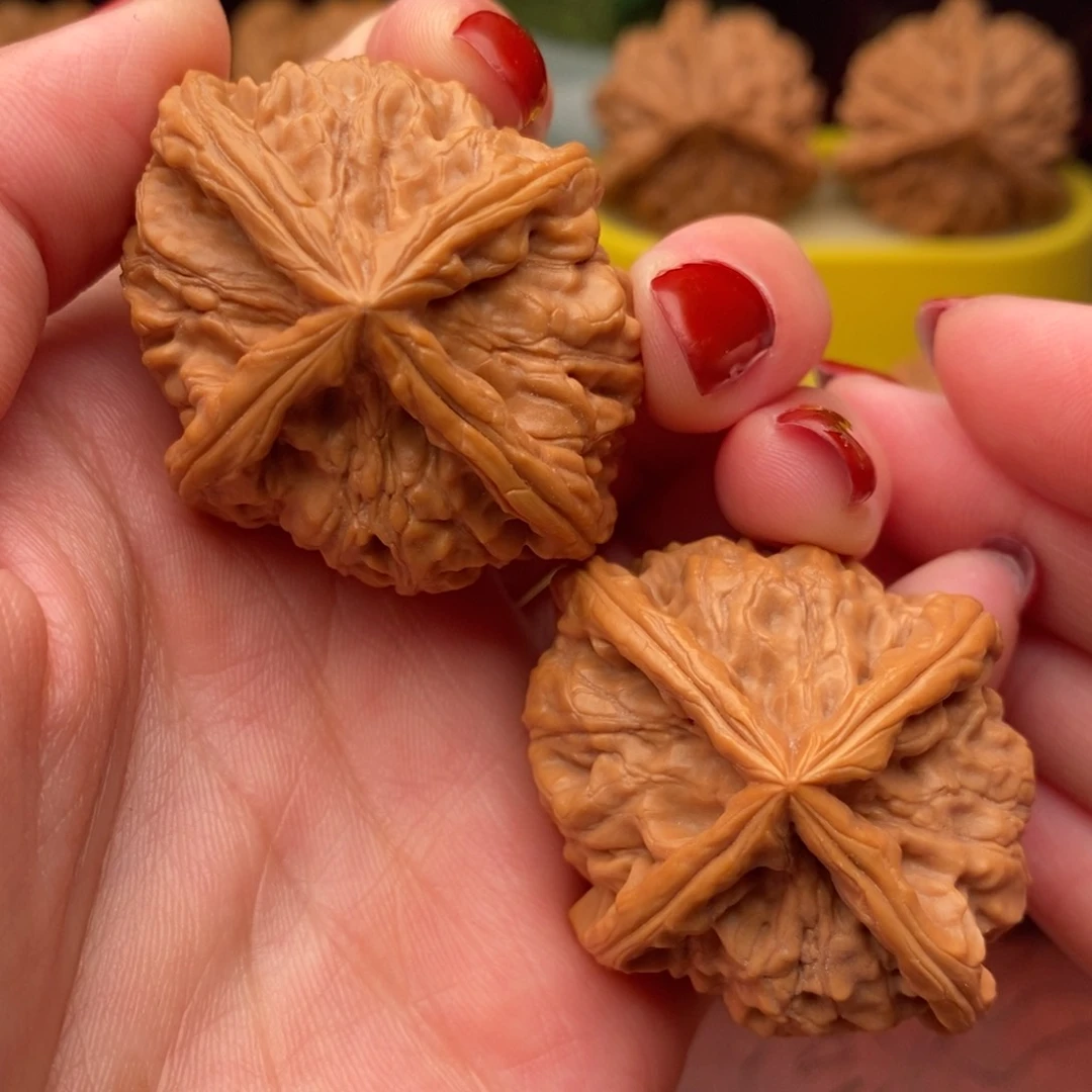 文玩核桃把件玉溪四棱44