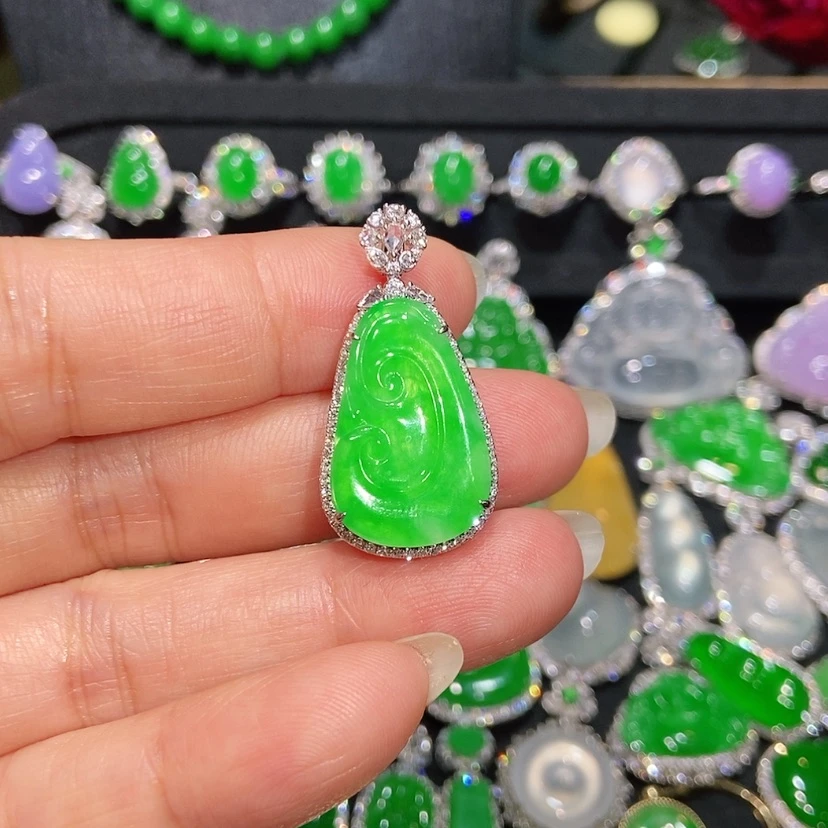 【闪购商品】翡翠颈饰18K金镶嵌天然翡翠