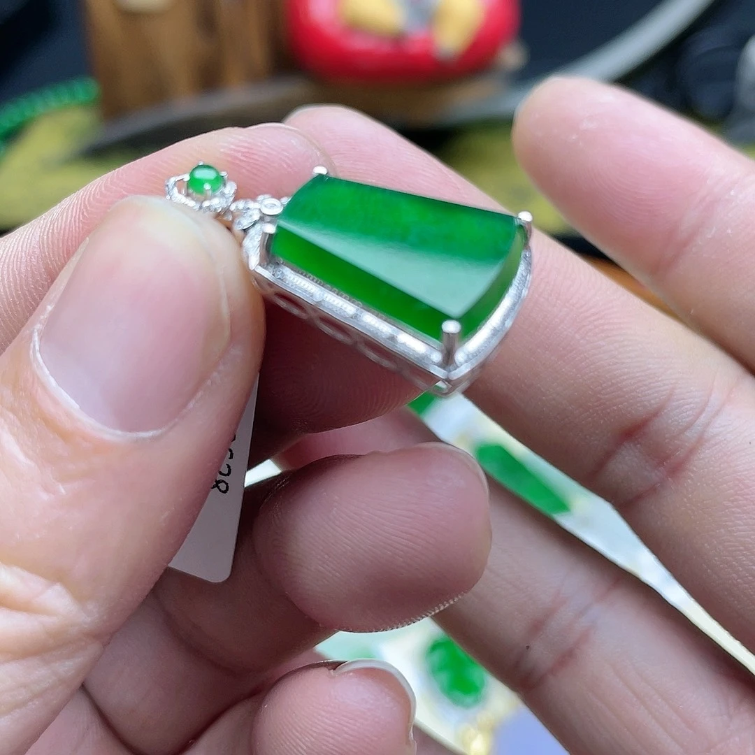 翡翠颈饰18K金镶嵌回流