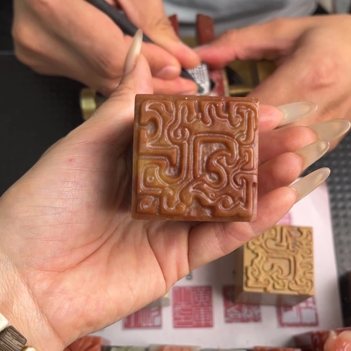 上***佳印石寿山石现场纯手工制作工艺精美