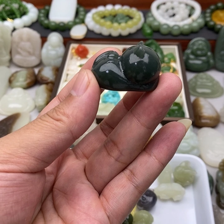 景****和田玉未镶嵌吊坠(不含链)