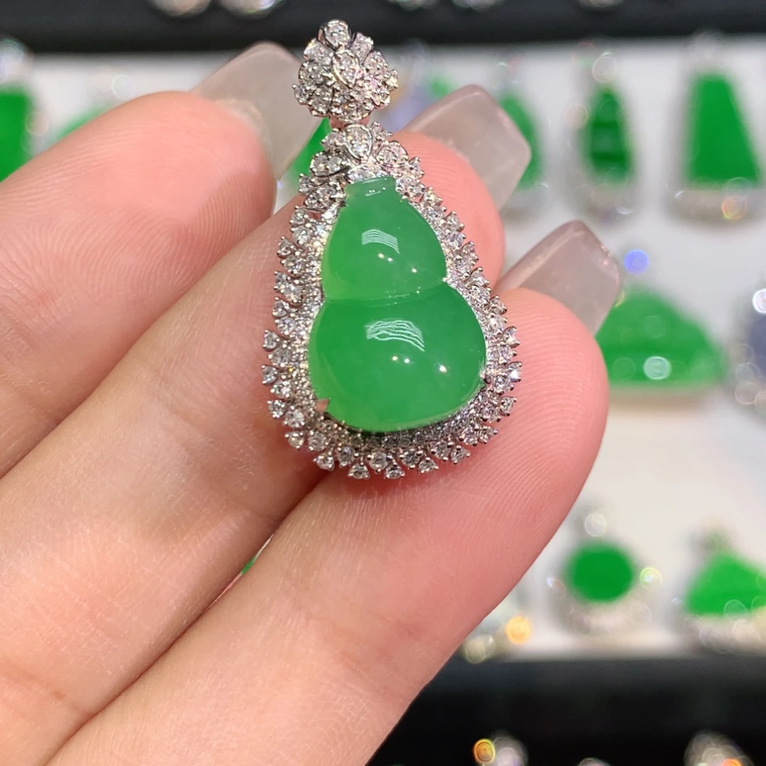 翡翠18K金镶嵌颈饰