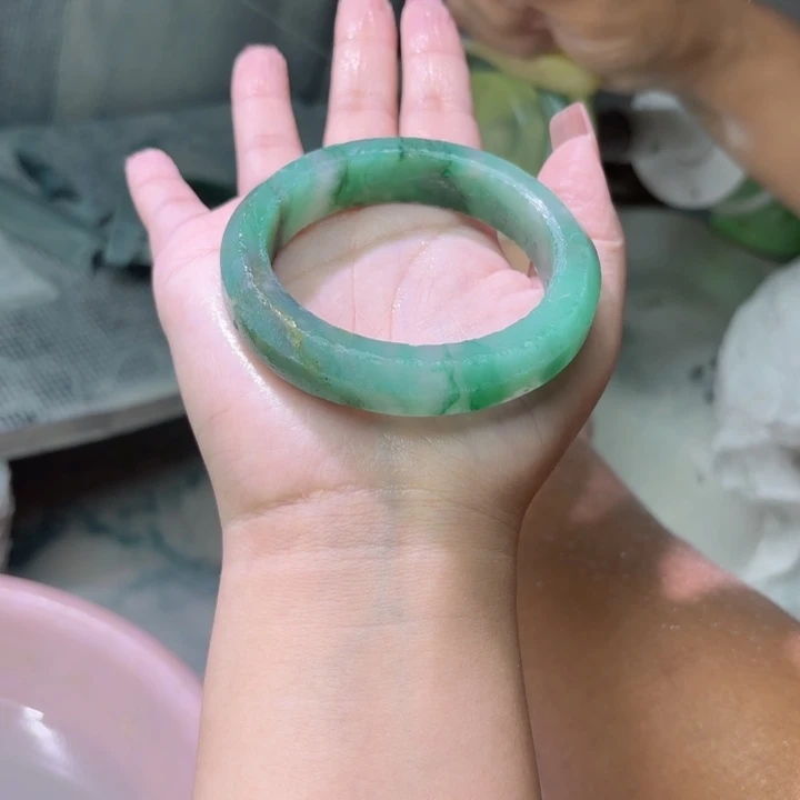 苏***瑞未镶嵌手镯石英质玉（非洲翠）定制