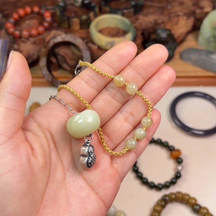 王***宝和田玉未镶嵌颈饰