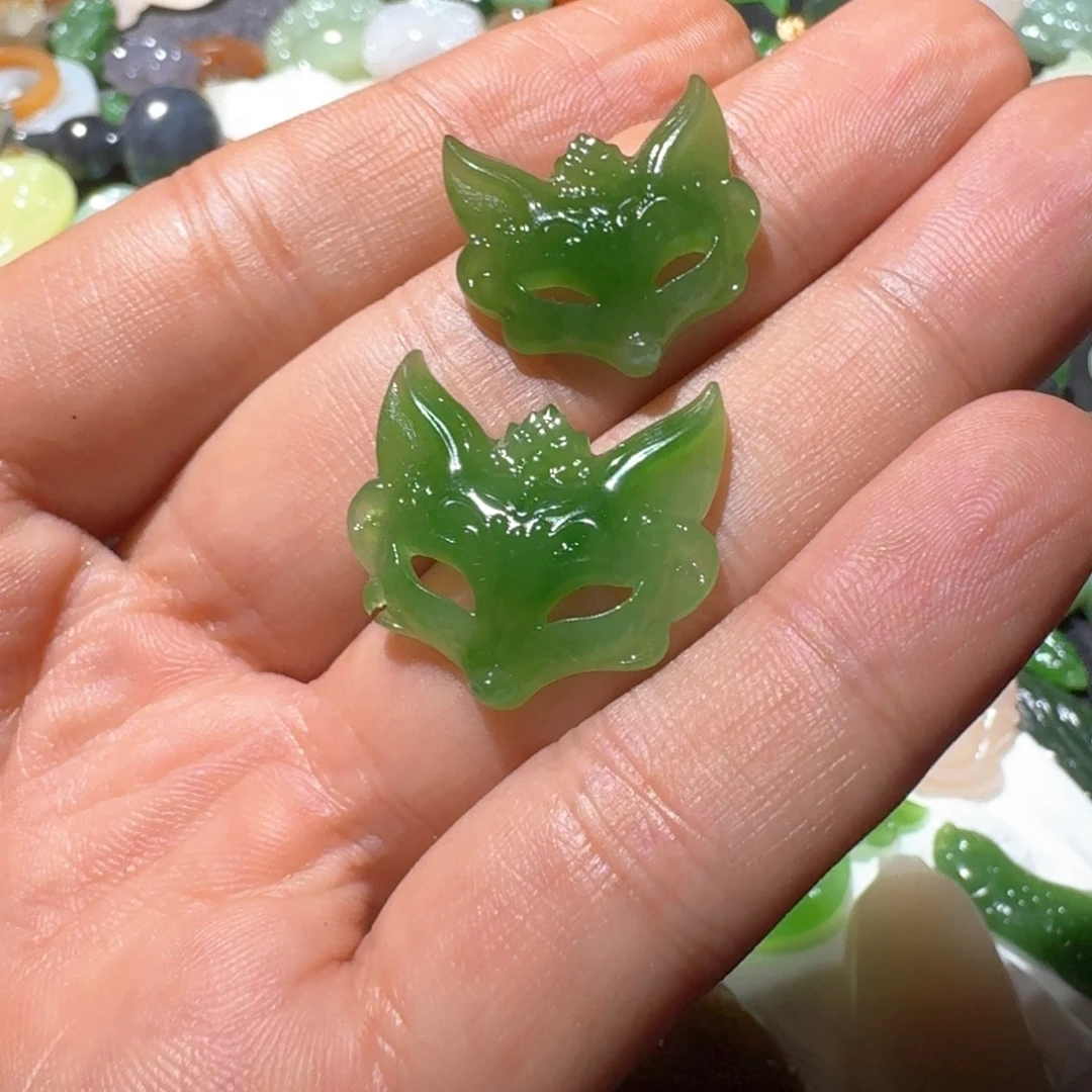 裴***裴和田玉未镶嵌颈饰