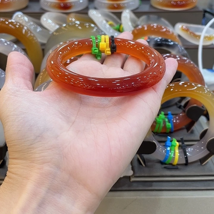 玛瑙/玉髓未镶嵌手镯