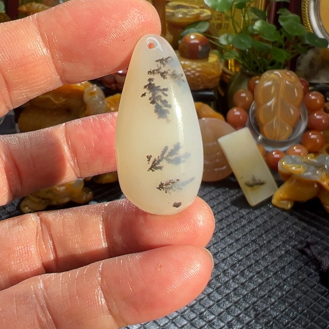 石英质玉未镶嵌颈饰
