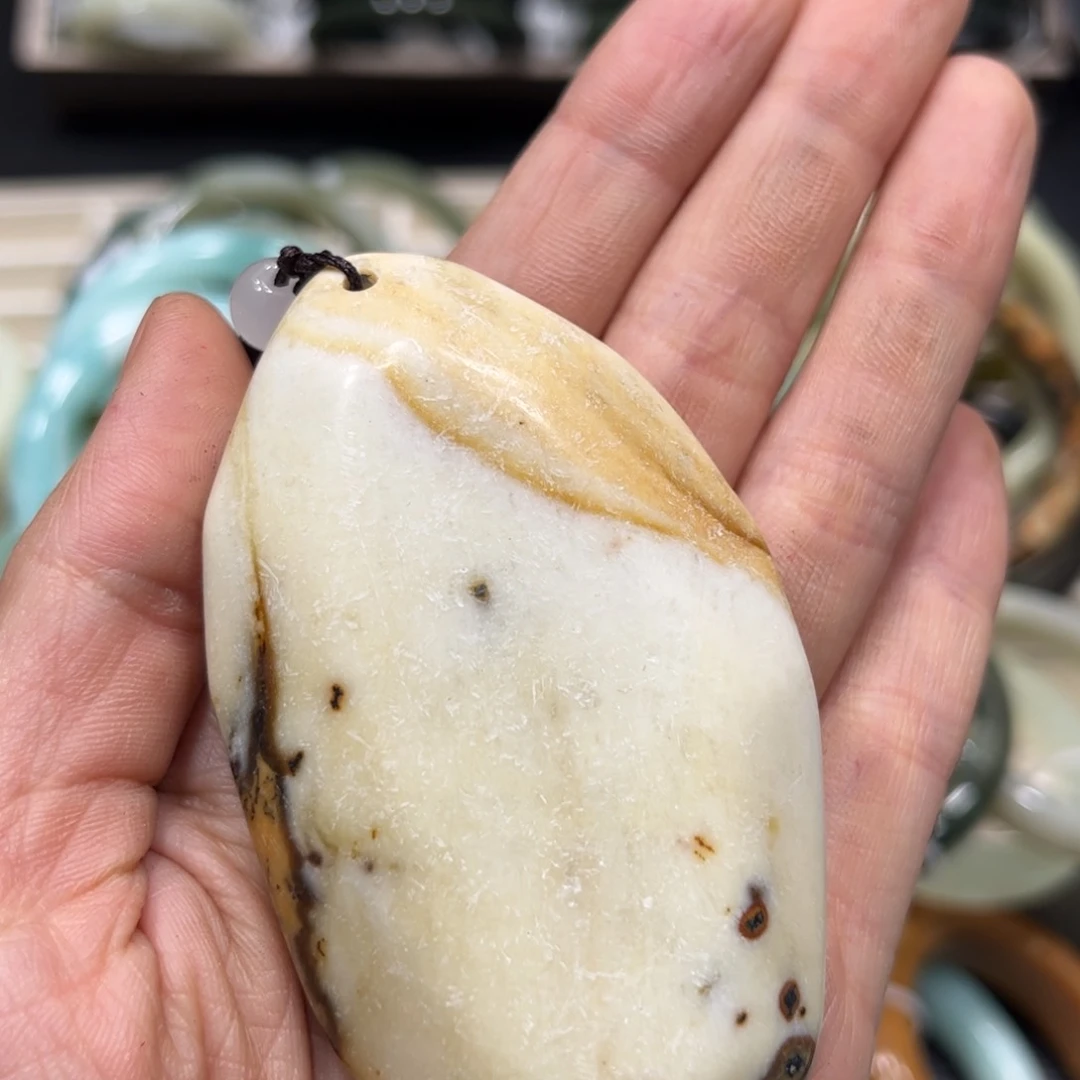 蛇纹石玉手镯未镶嵌璀*