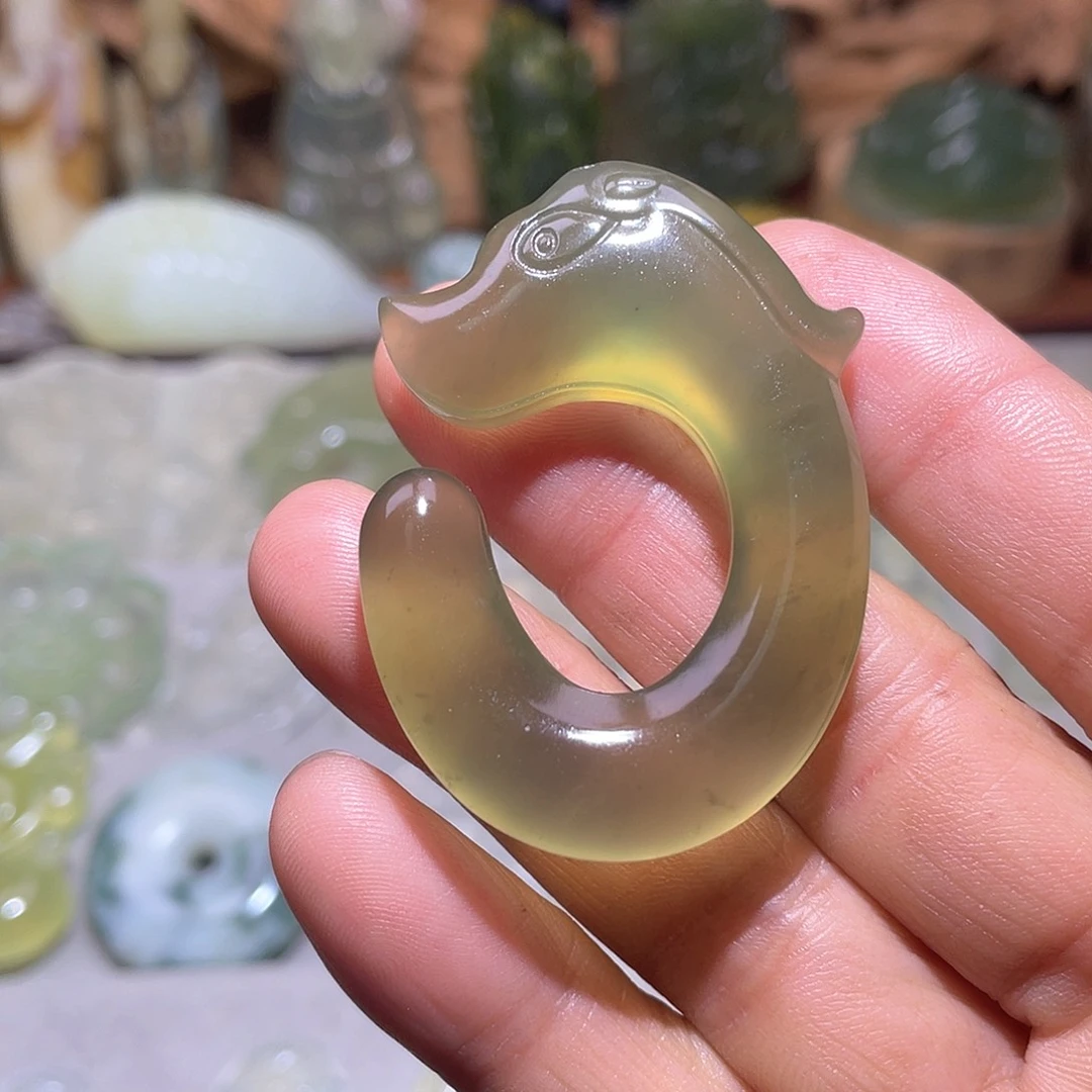 未镶嵌蛇纹石玉珠宝奇石