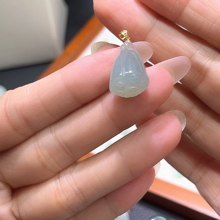 颈饰18K金镶嵌翡翠