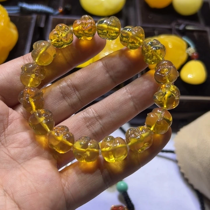 余***美未镶嵌颈饰琥珀琥珀手串