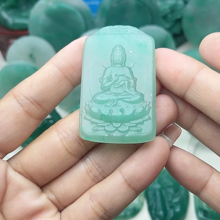 颈饰未镶嵌石英质玉