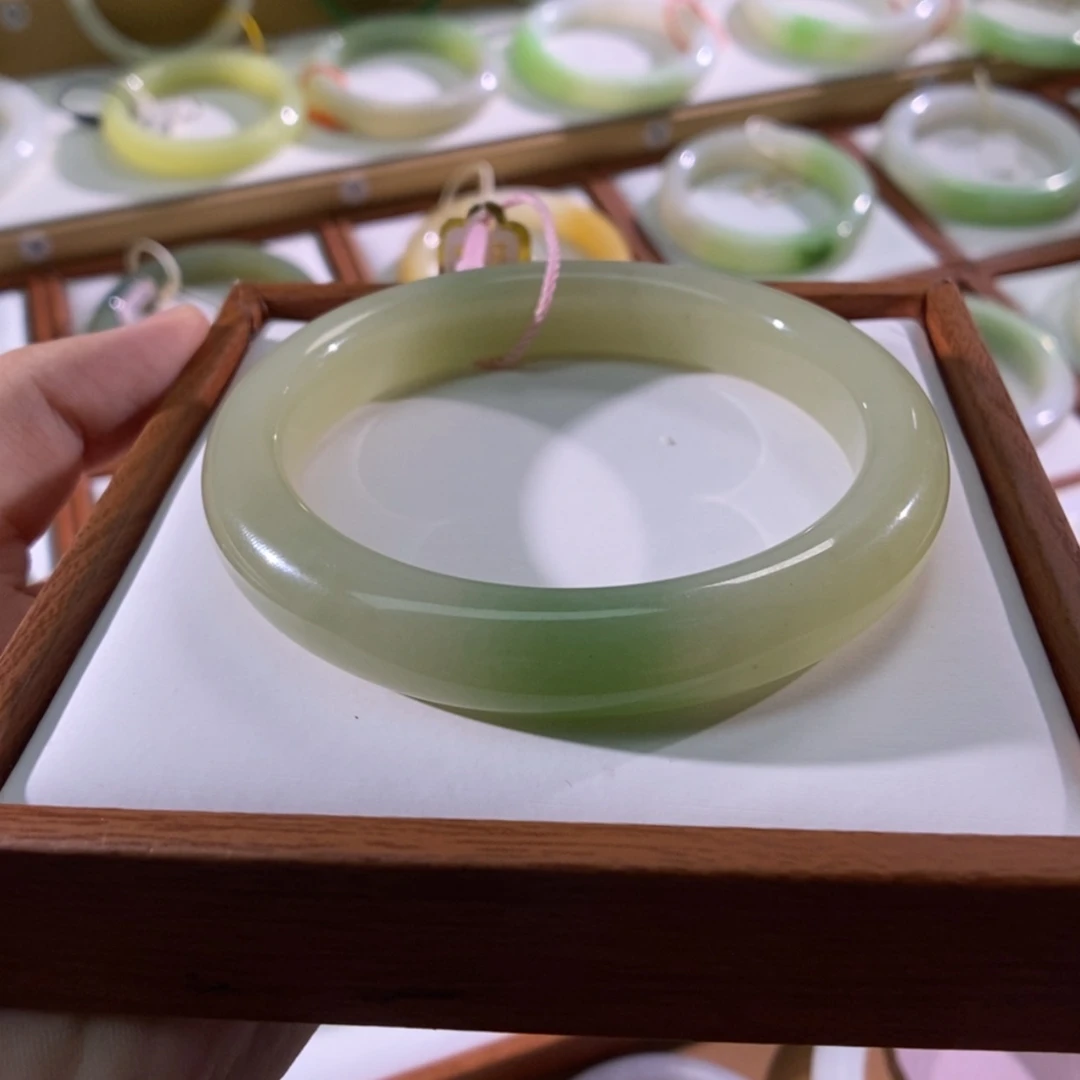 【闪购商品】未镶嵌手镯和田玉（翠青玉）