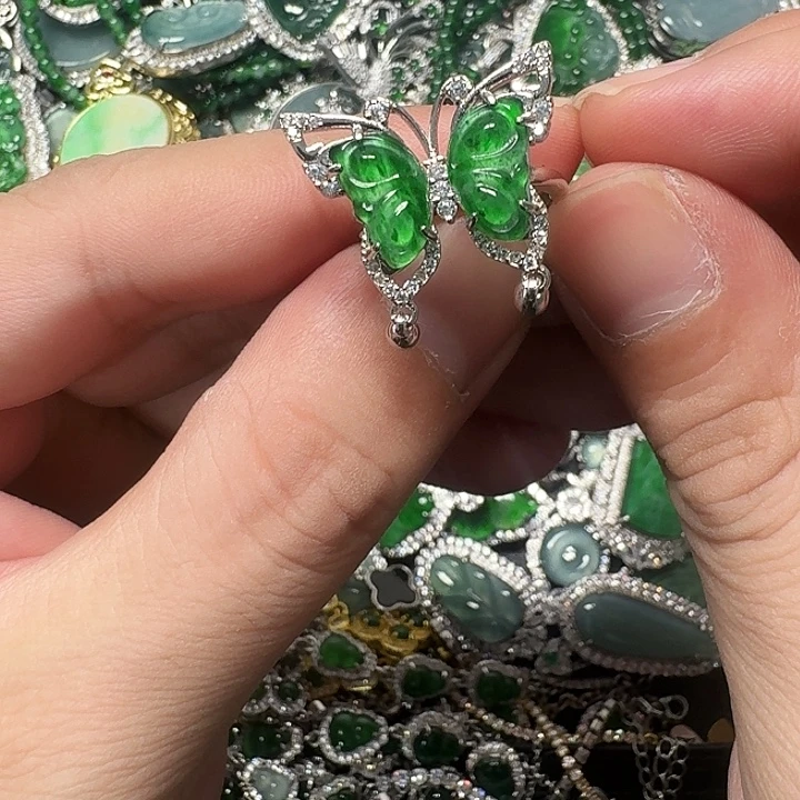 翡翠未镶嵌颈饰天然A货翡翠放漏