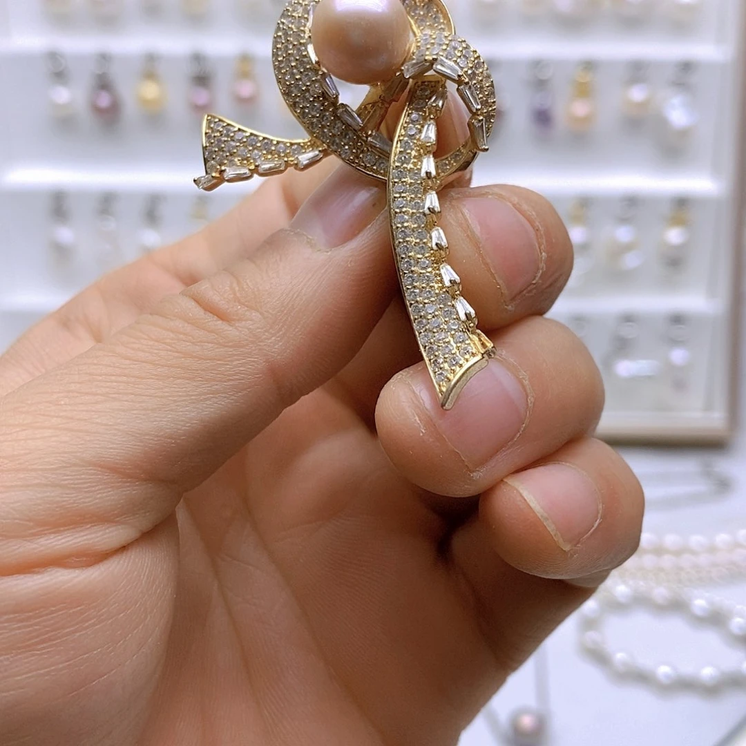 淡水珍珠胸饰合金