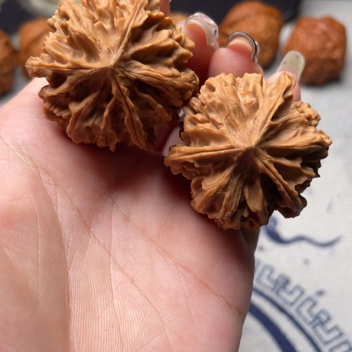 文玩核桃把件三棱