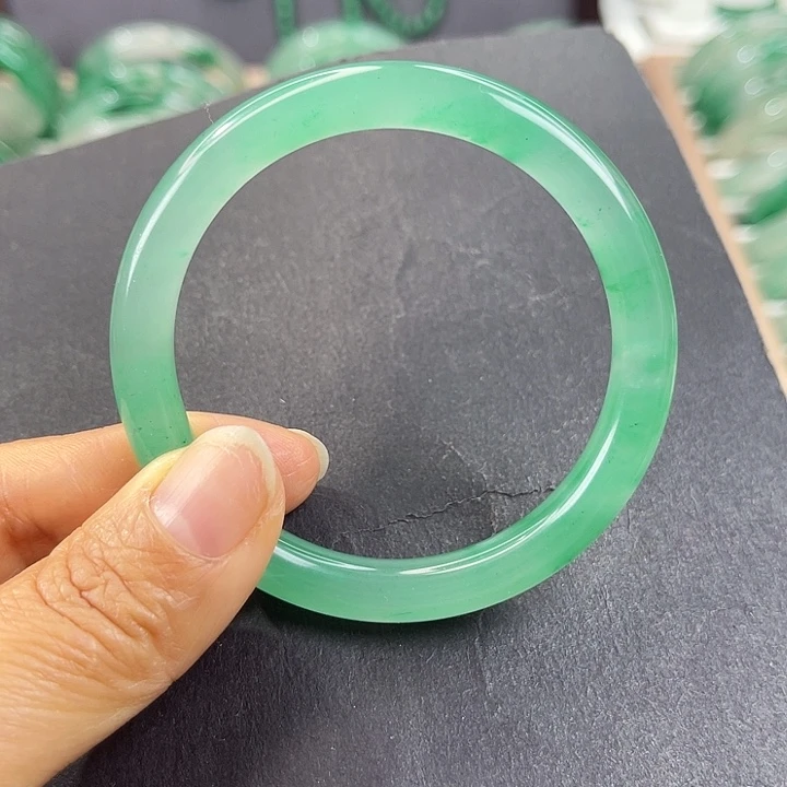 未镶嵌手镯石英质玉