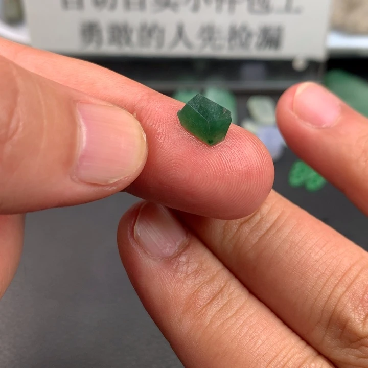 定制翡翠未镶嵌材料定制
