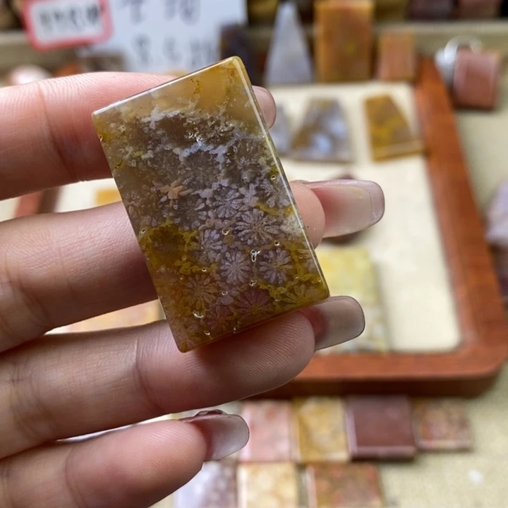 石英岩玉合金颈饰