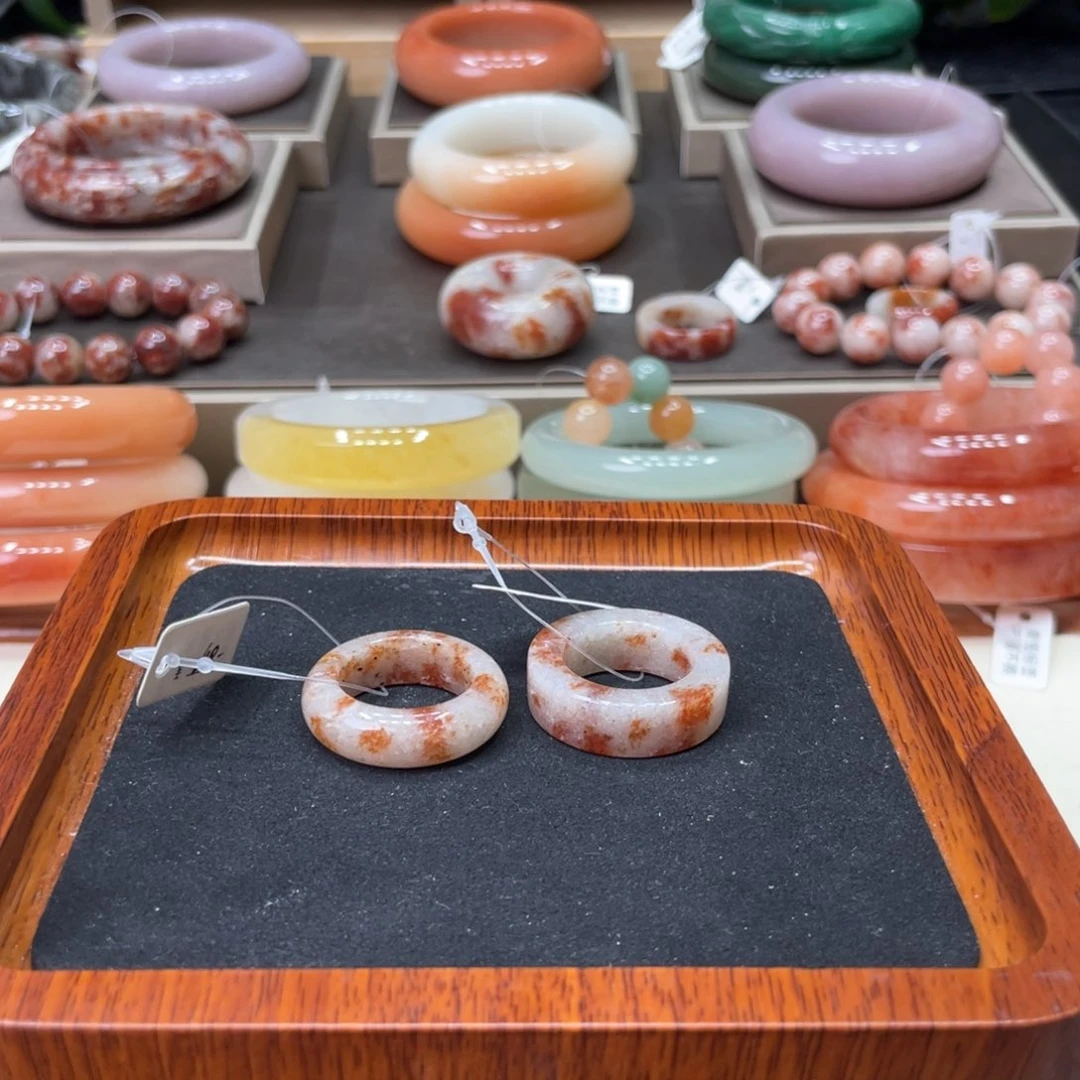 石英岩玉未镶嵌戒指