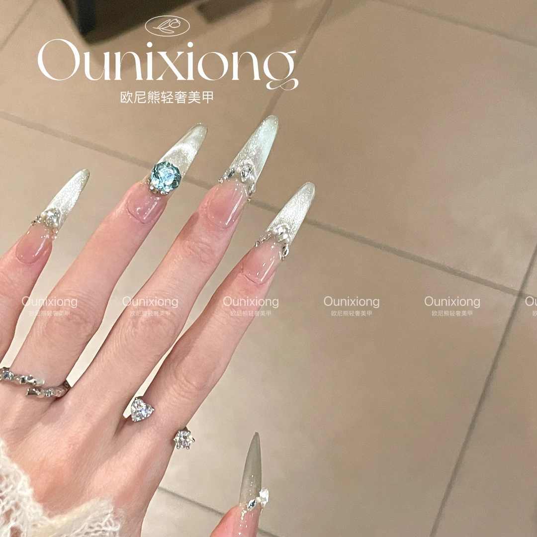 纯手工穿戴甲气质猫眼显白爆闪堆钻白色高级美甲绿色猫眼清爽显白