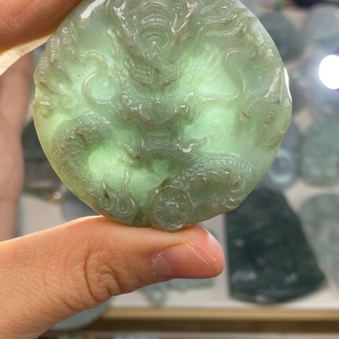 翡翠颈饰未镶嵌双龙
