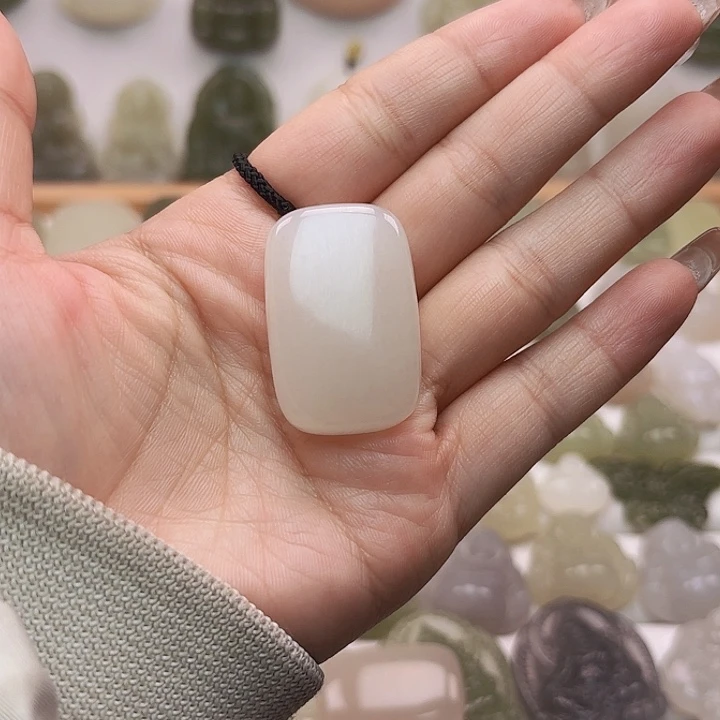 和田玉颈饰未镶嵌慢****糕