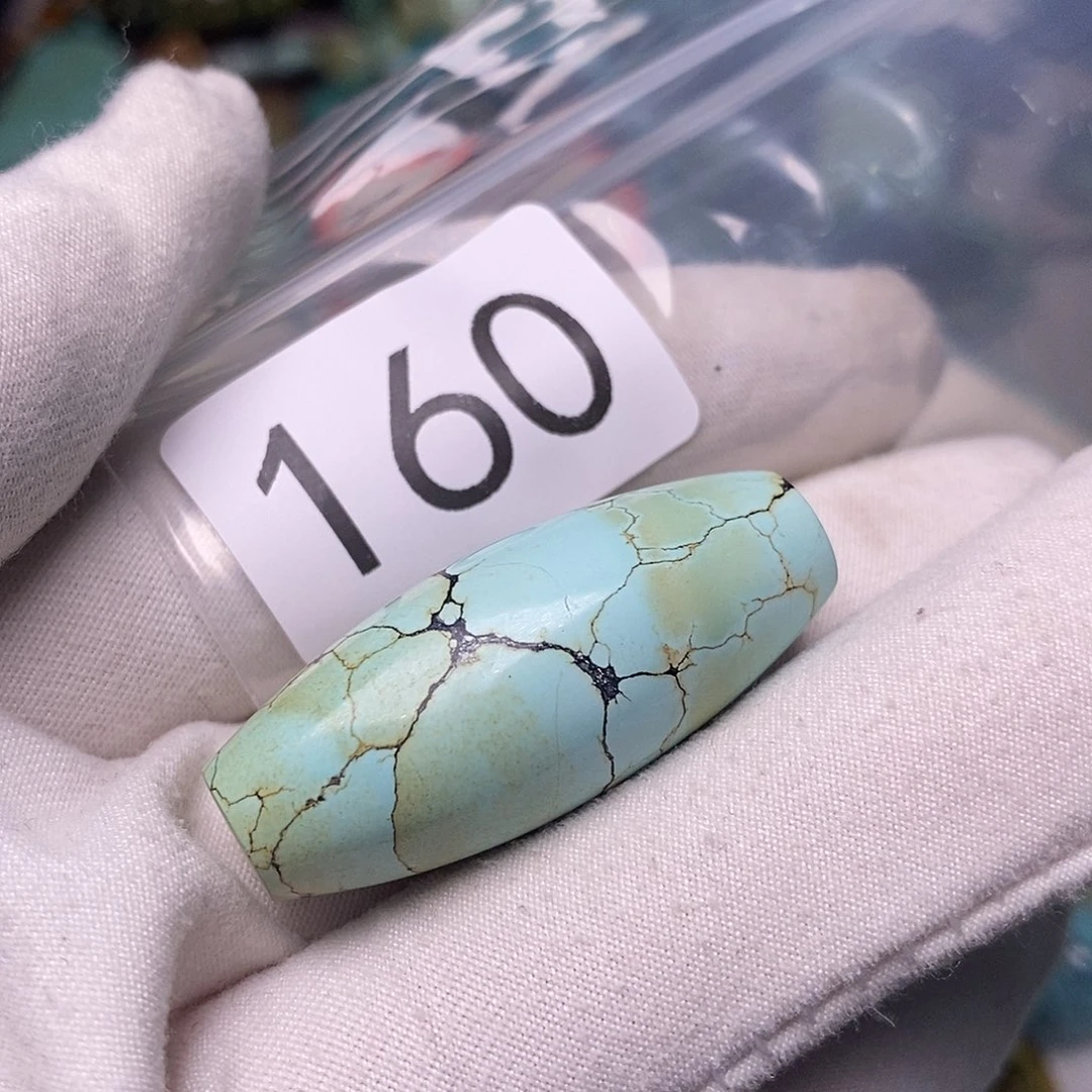 羡***魚绿松石未镶嵌珠宝奇石