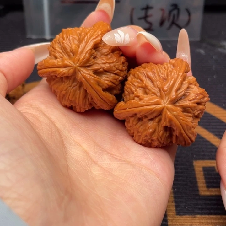 幺***哥吊坠文玩核桃白狮子