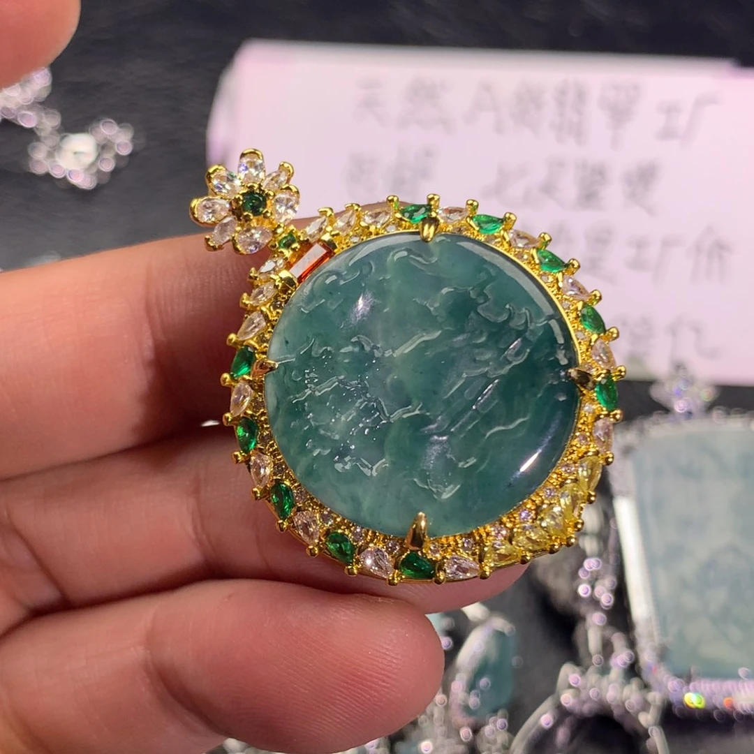 翡翠颈饰未镶嵌山水