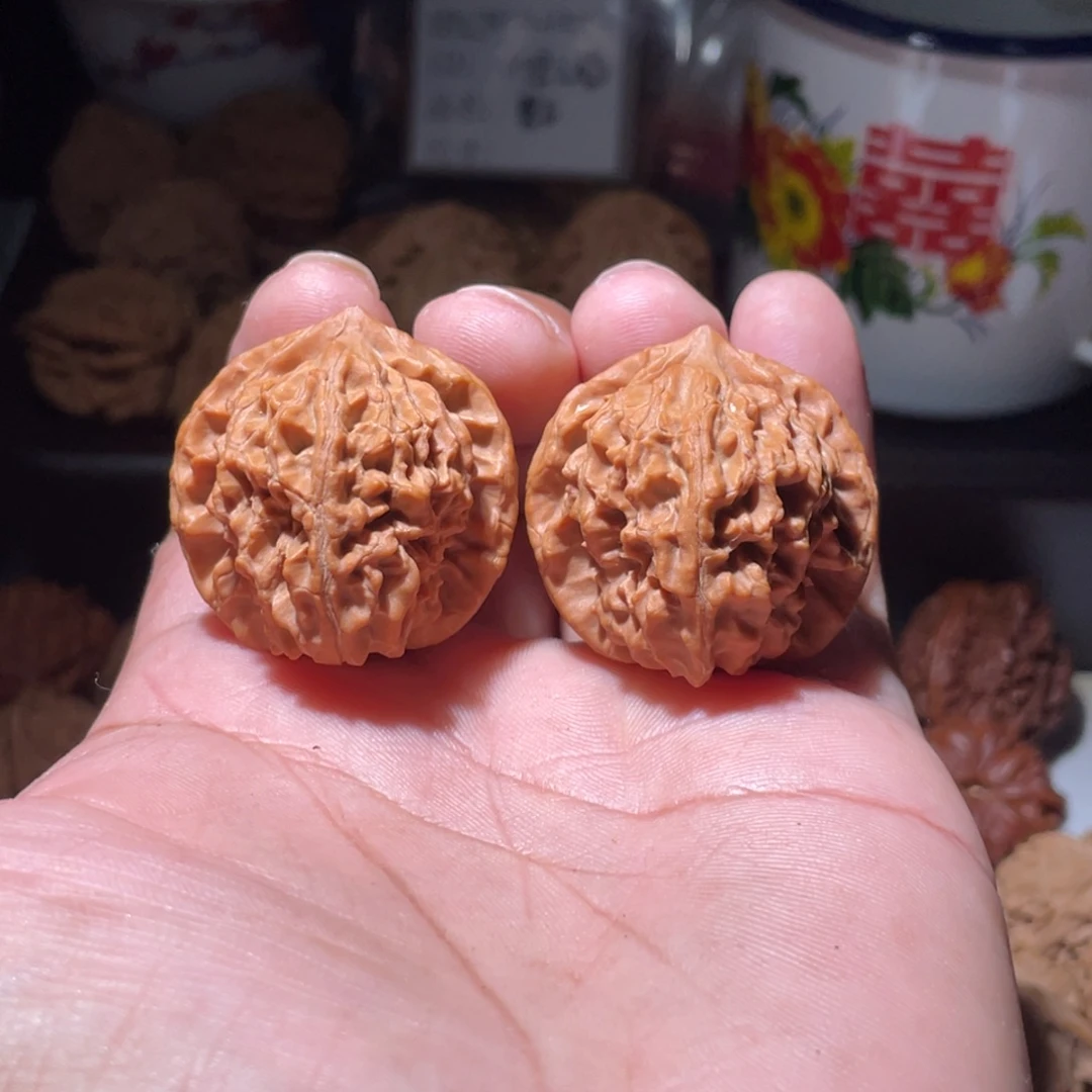 文玩核桃吊坠莲花山