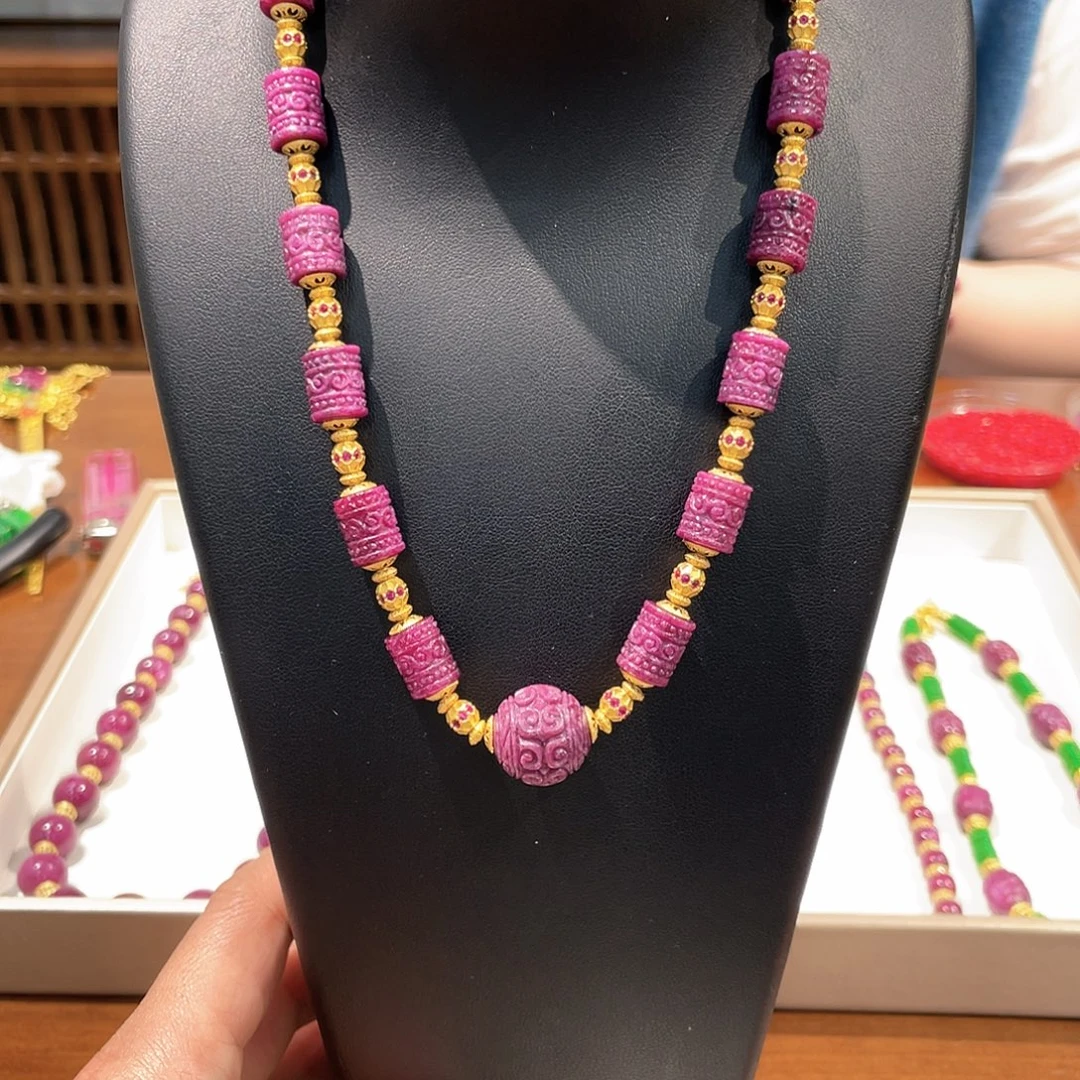 锦纶铁合金吊坠红宝