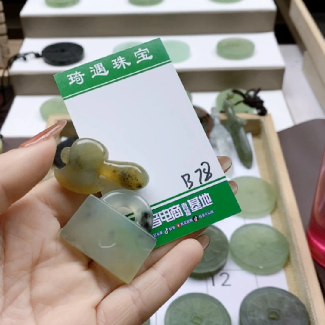 【闪购商品】蛇纹石玉颈饰未镶嵌最***圆