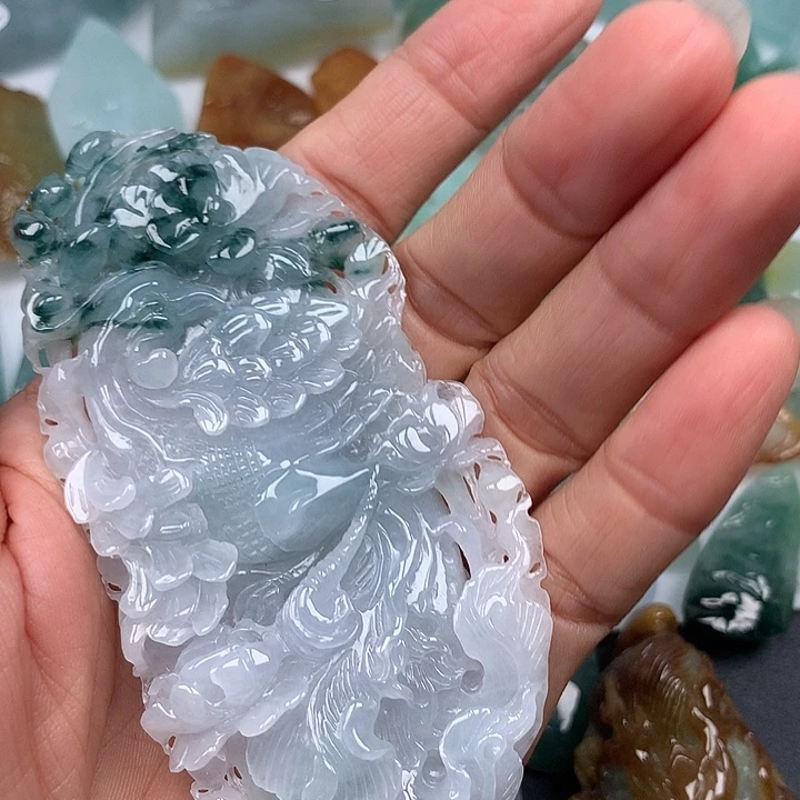 些***了翡翠未镶嵌颈饰随型