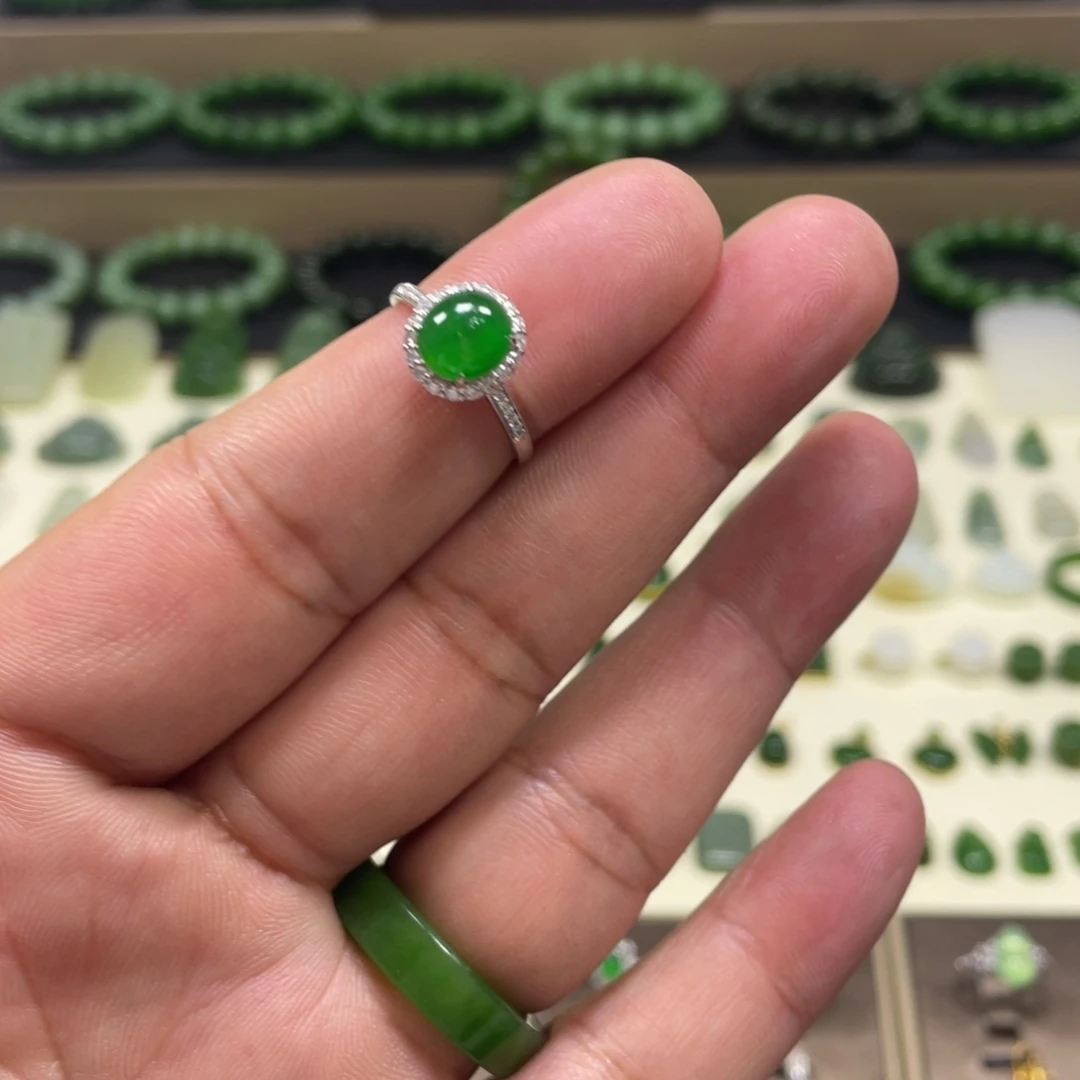 翡翠18K金镶嵌戒指