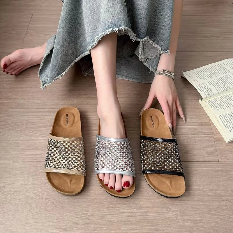 女士夏季新款水钻镂空露趾时尚百搭外穿平底夏季拖鞋，跑量款