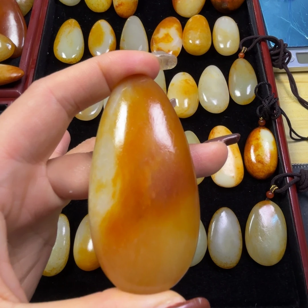 快***人和田玉未镶嵌颈饰