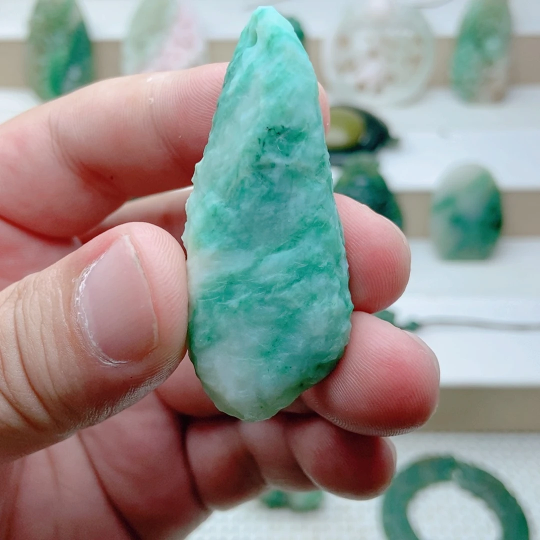 独山玉未镶嵌挂件