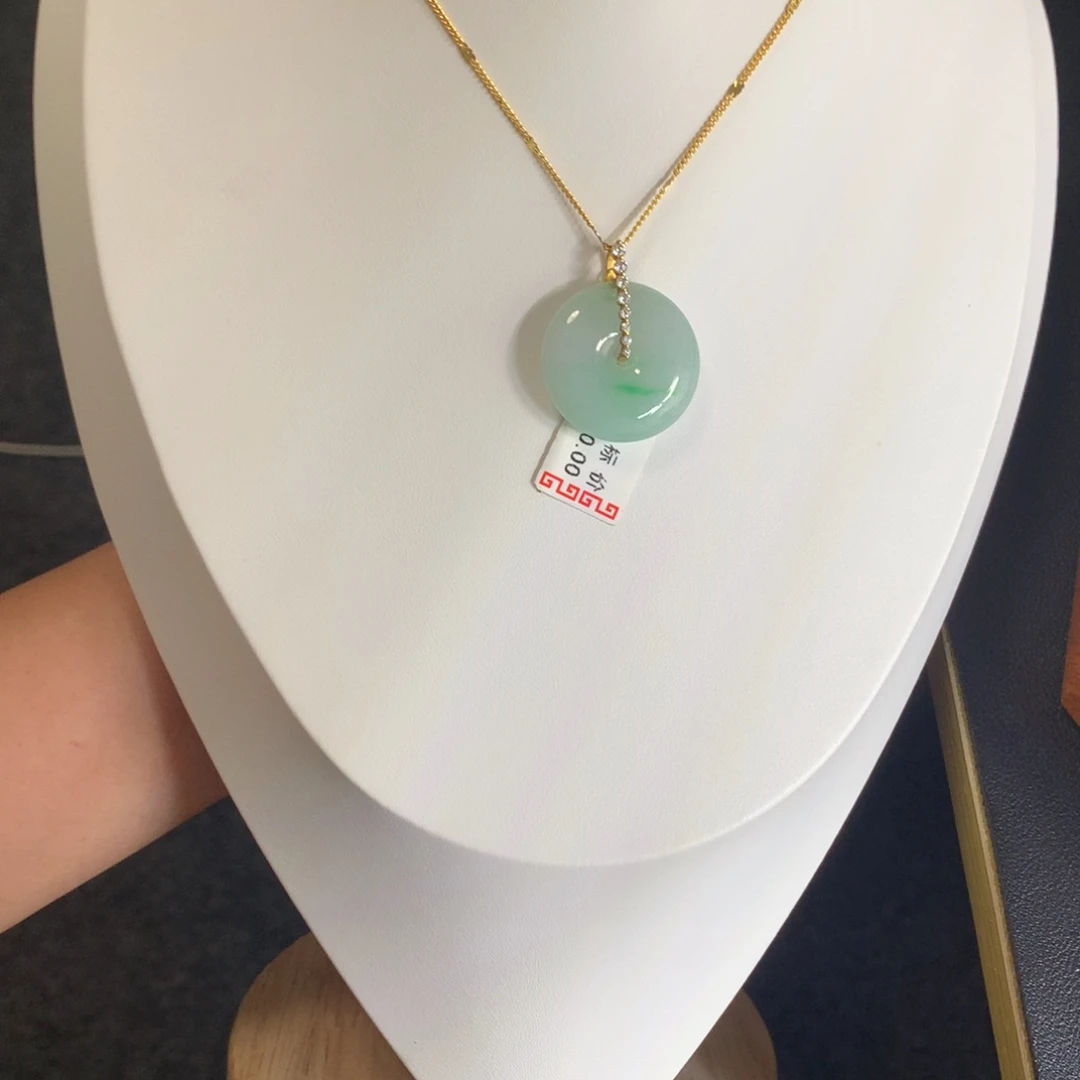 翡翠18K金镶嵌颈饰