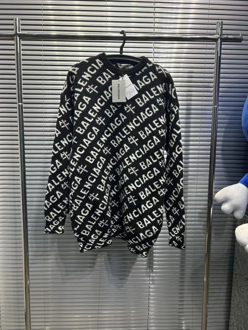 全新未使用 Balenciaga/巴黎世家 牛年限定黑白满印毛衣/xs码