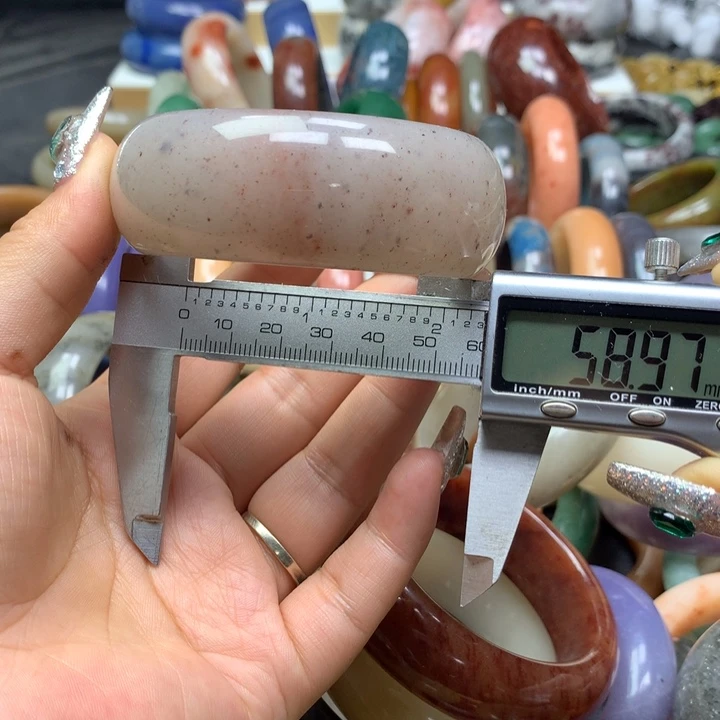 未镶嵌手镯石英质玉
