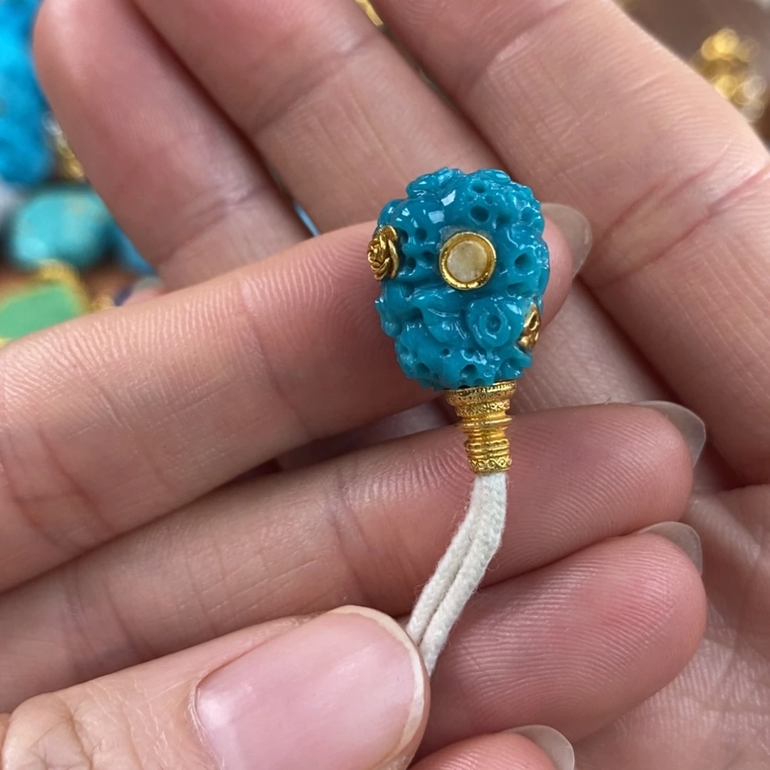 绿松石未镶嵌。万骷三通