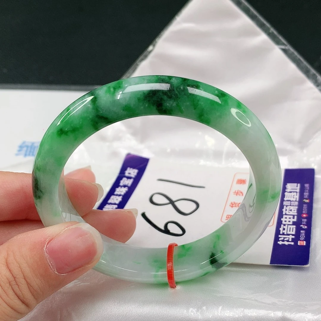 翡翠手镯未镶嵌翡翠