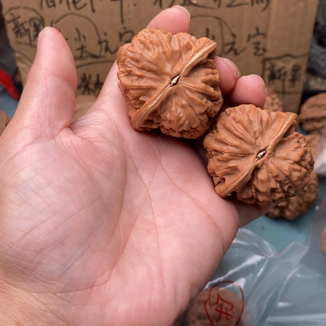 钱***量文玩核桃吊坠凤凰台47